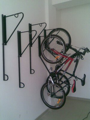 Držiak bicyklov na stenu